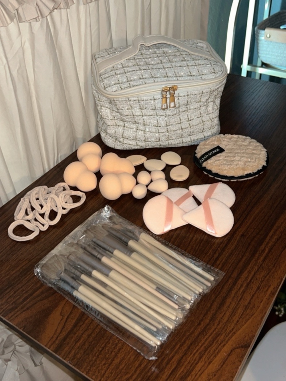Makeup Brush and Sponge Set with Tweed Cosmetic Bag - Cream and Pink